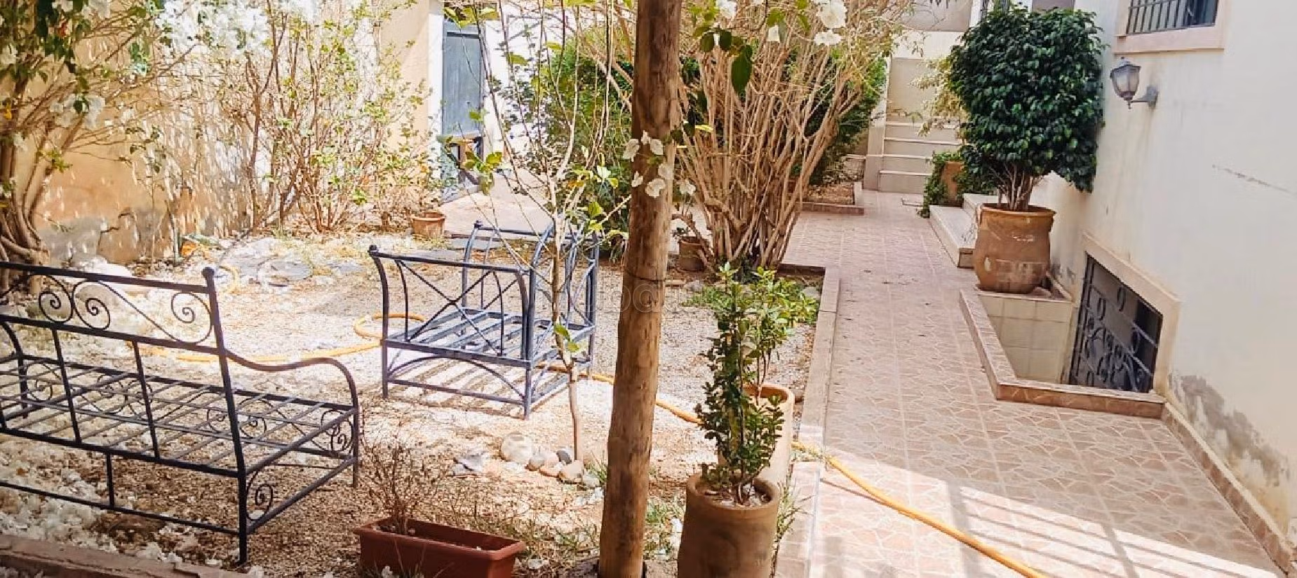 Somptueuse maison à vendre à Hay Targa. Surface totale 447 m². Meublé. 
