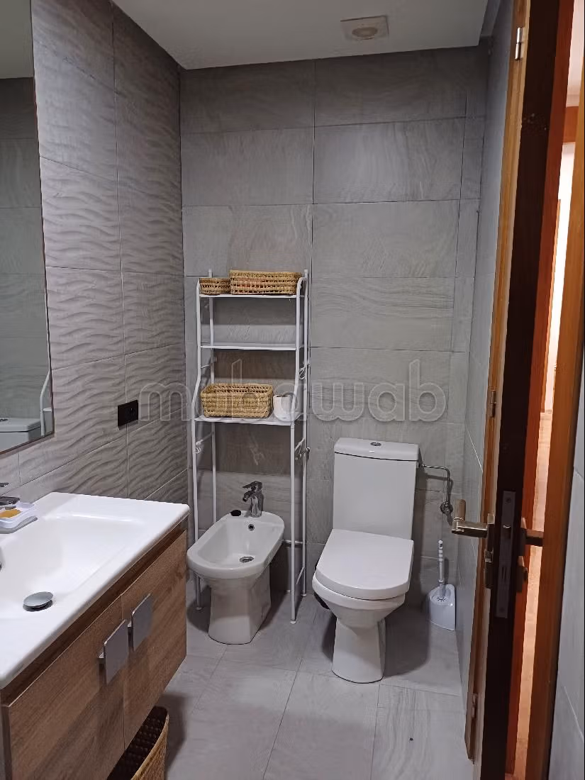 شقة جميلة للكراء بدار بوعزة. 4 قطع كبيرة. مفروشة. 