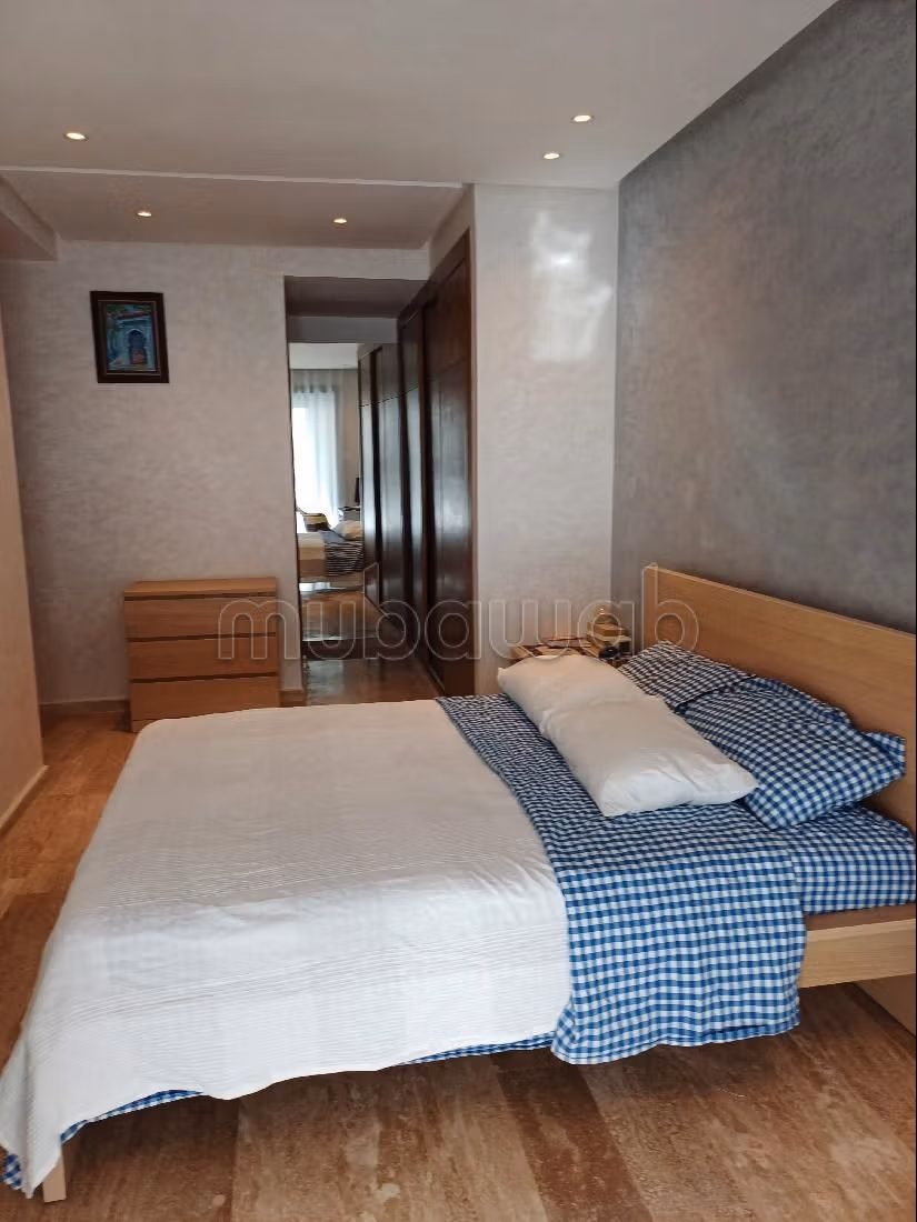 شقة جميلة للكراء بدار بوعزة. 4 قطع كبيرة. مفروشة. 