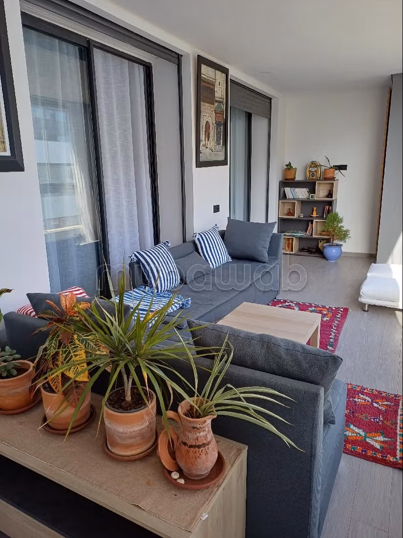 شقة جميلة للكراء بدار بوعزة. 4 قطع كبيرة. مفروشة. 