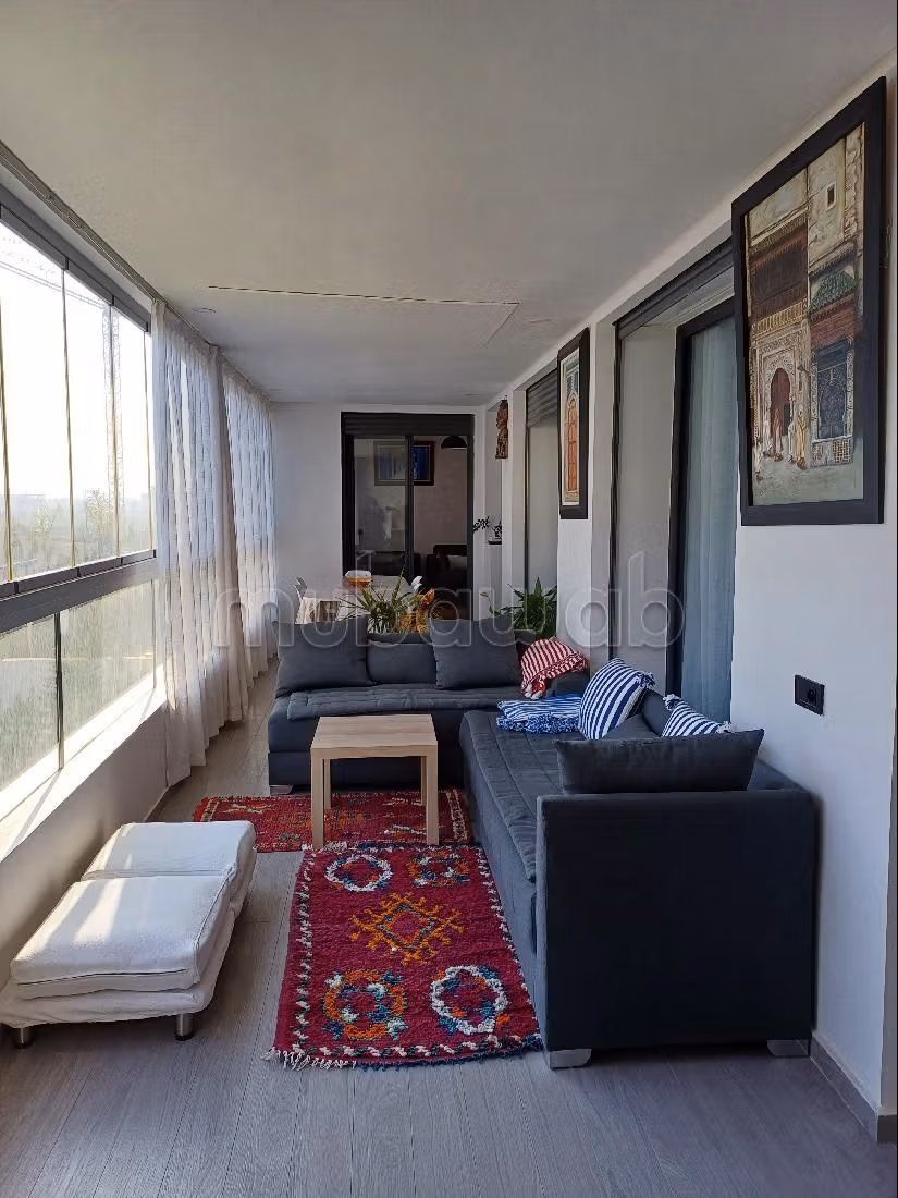 شقة جميلة للكراء بدار بوعزة. 4 قطع كبيرة. مفروشة. 