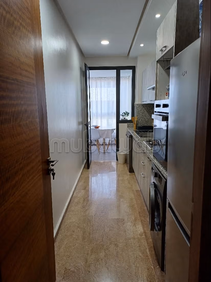 شقة جميلة للكراء بدار بوعزة. 4 قطع كبيرة. مفروشة. 