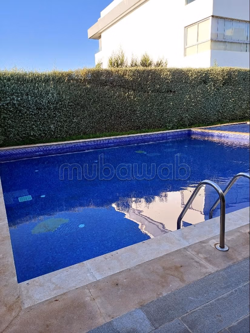 شقة جميلة للكراء بدار بوعزة. 4 قطع كبيرة. مفروشة. 