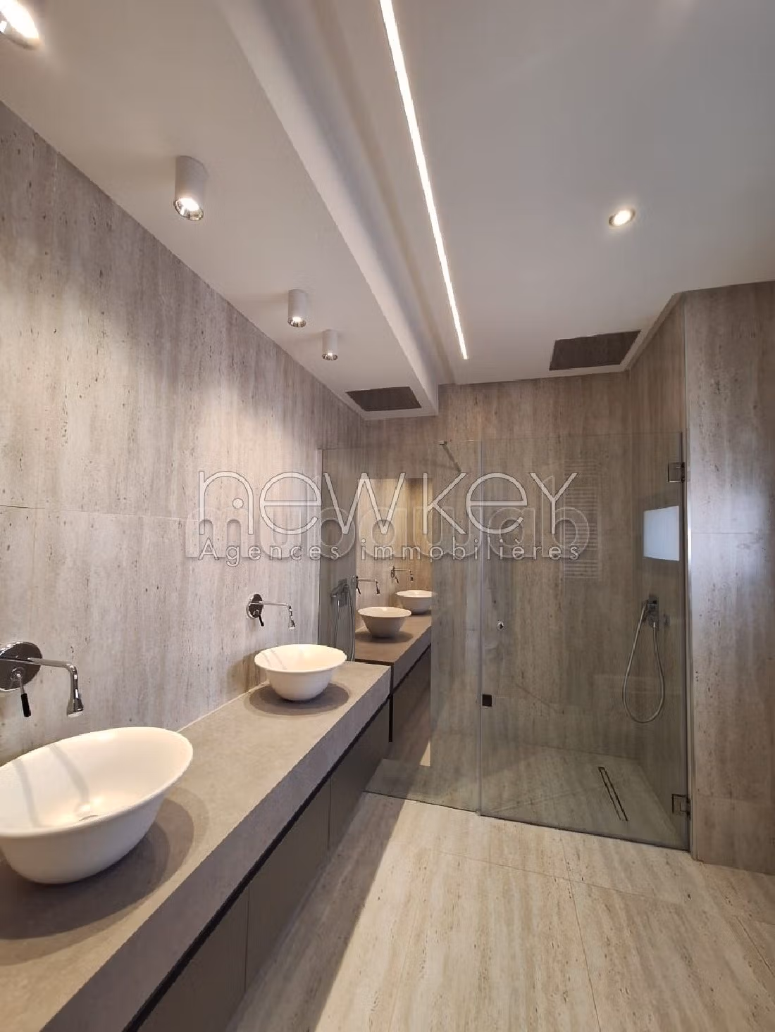 Proprietà in vendita a La Marsa. Superficie di 410 m². Casa con piscina. 