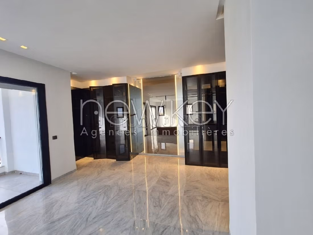 Proprietà in vendita a La Marsa. Superficie di 410 m². Casa con piscina. 