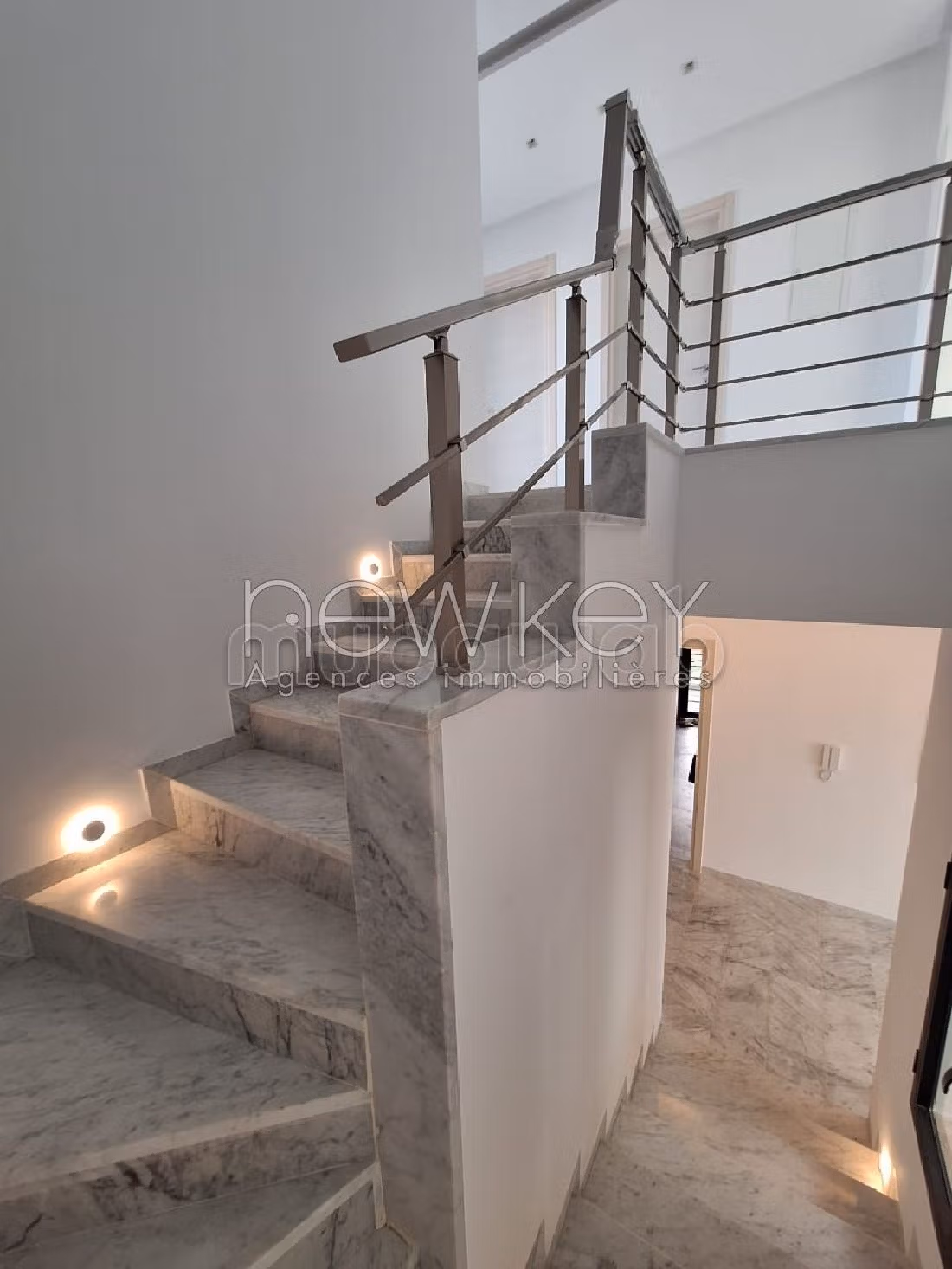Proprietà in vendita a La Marsa. Superficie di 410 m². Casa con piscina. 