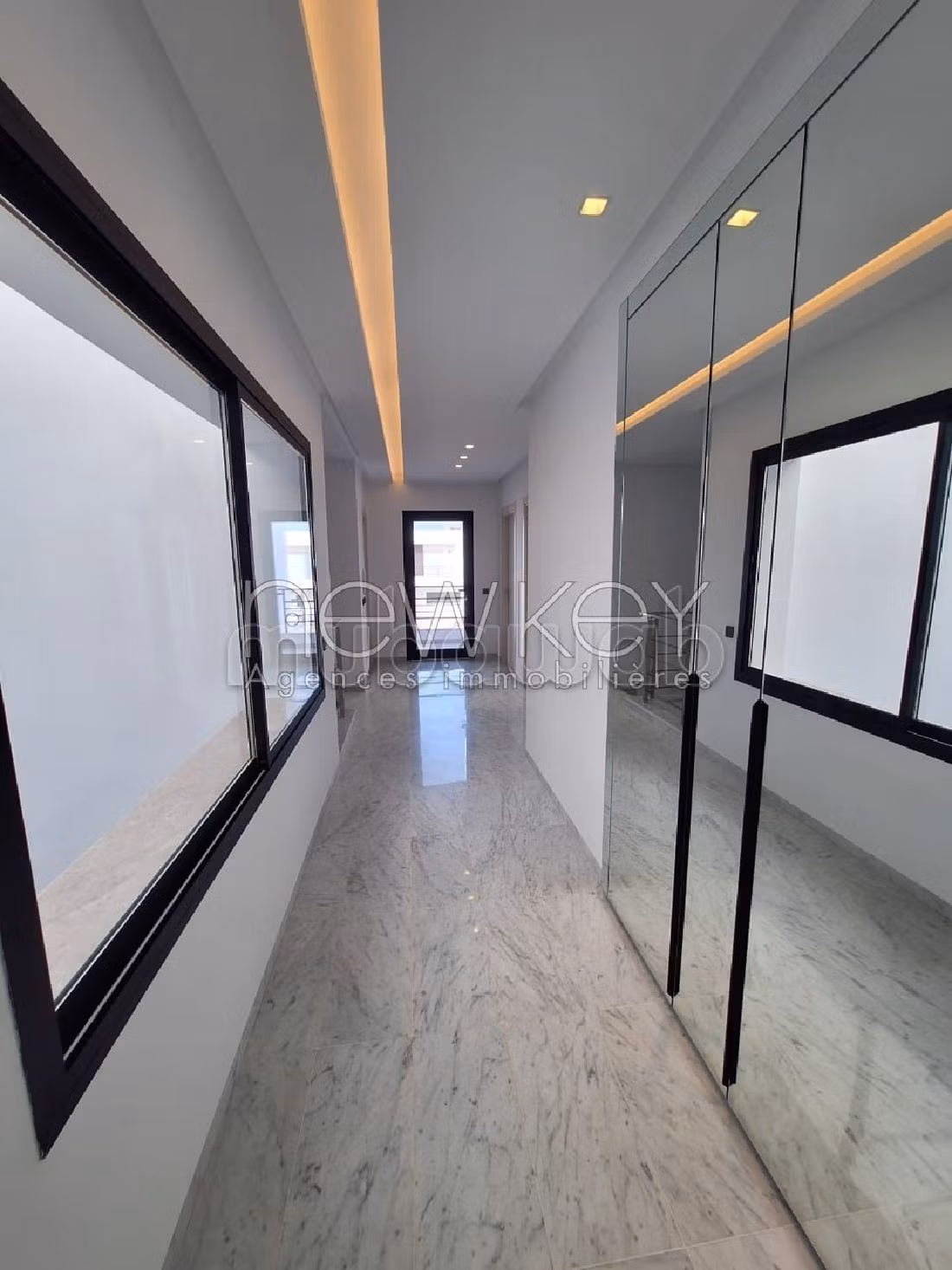 Proprietà in vendita a La Marsa. Superficie di 410 m². Casa con piscina. 