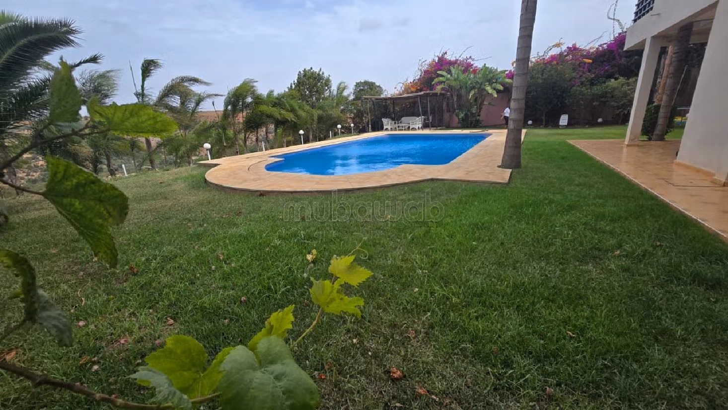 فيلا فخمة للايجار ب شاطئ واد الشراط. 10 قطع رائعة. مفروشة. 