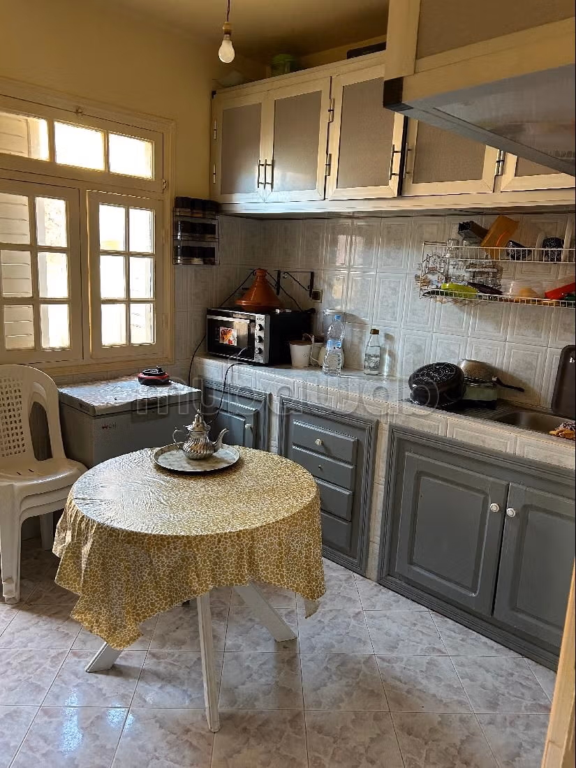 Appartamento da acquistare a Lallamaryem. 2 ampi locali. Salotto tradizionale marocchino. 