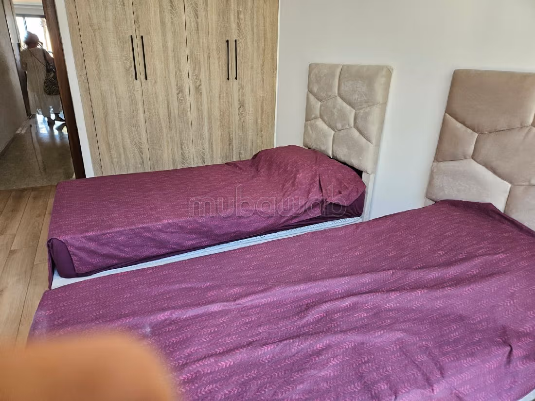 شقة للبيع بدار بوعزة. 3 غرف جميلة. مفروشة. 