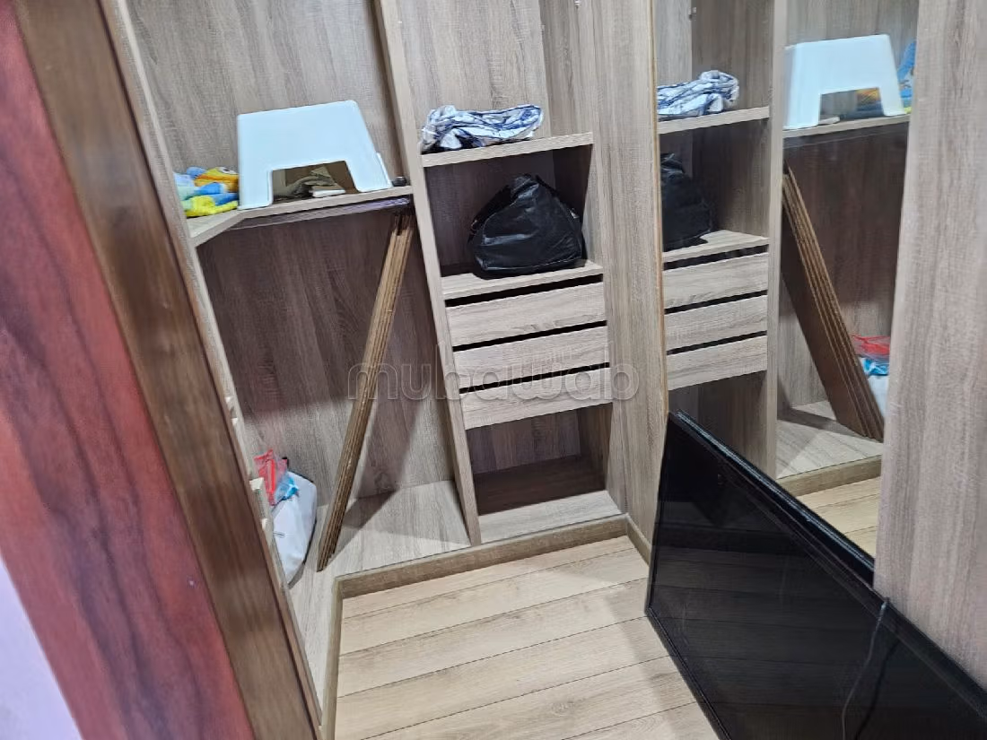 شقة للبيع بدار بوعزة. 3 غرف جميلة. مفروشة. 