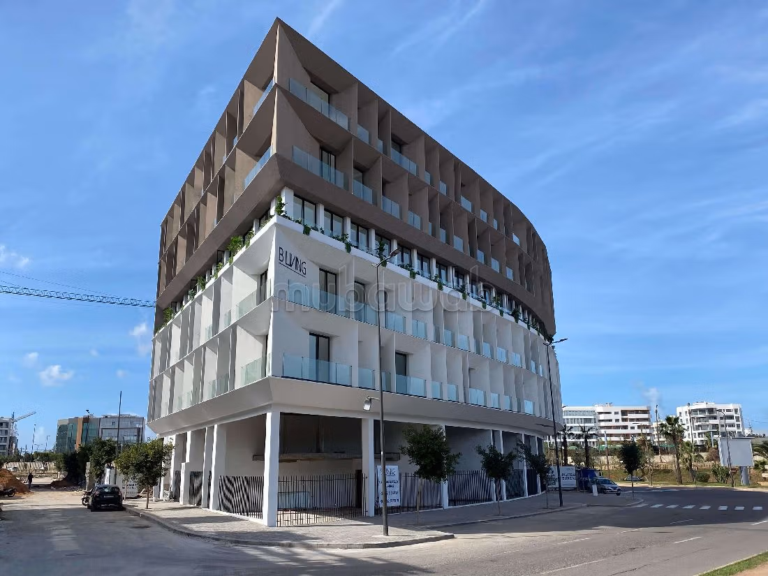 Offices for rent in Ain Chock. Dimension 79 m². Robust door, Residence with security