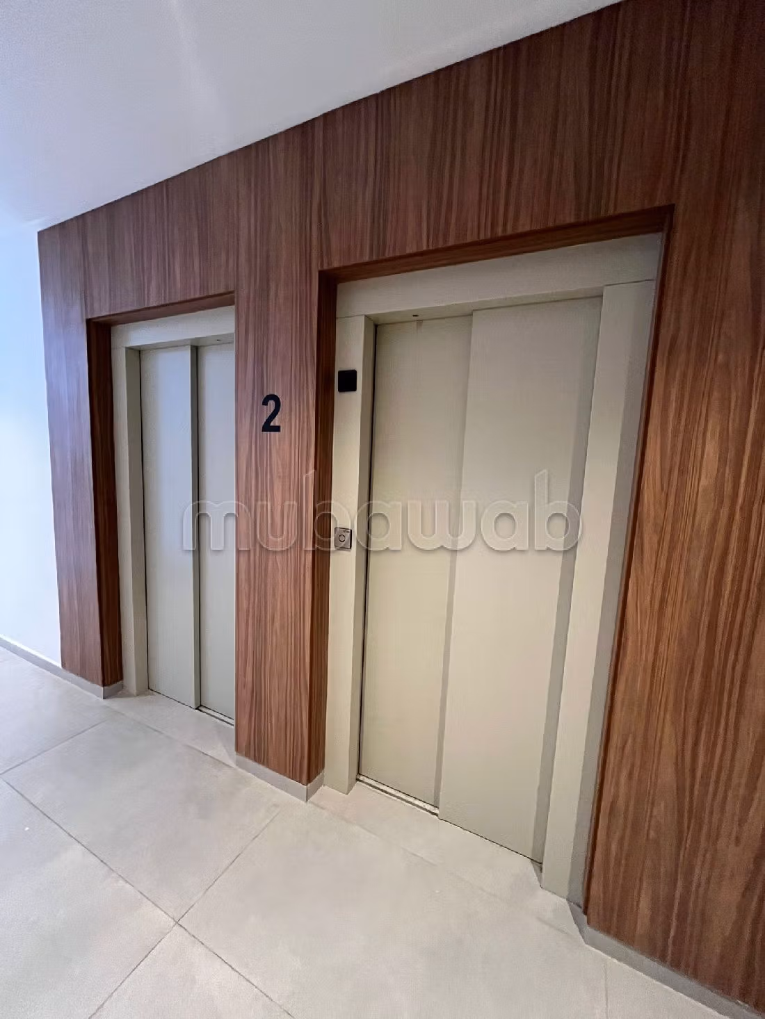 Offices for rent in Ain Chock. Dimension 79 m². Robust door, Residence with security