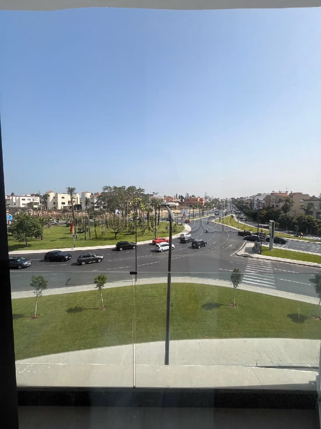 Offices for rent in Ain Chock. Dimension 79 m². Robust door, Residence with security