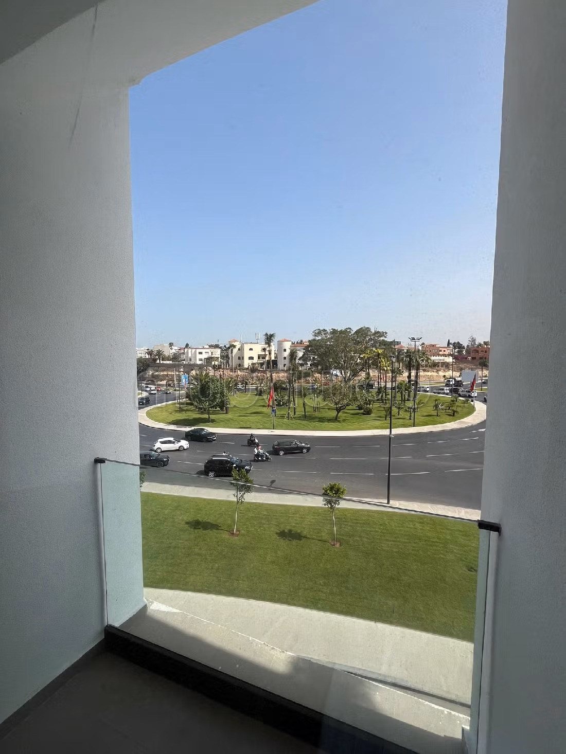 Offices for rent in Ain Chock. Dimension 79 m². Robust door, Residence with security