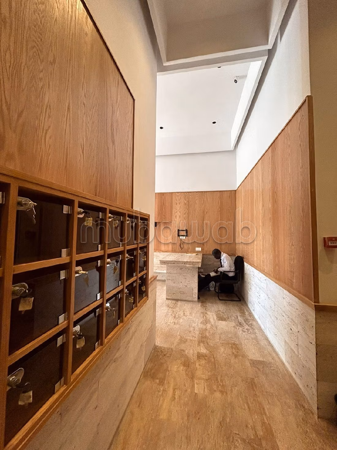 Offices for rent in Ain Chock. Dimension 79 m². Robust door, Residence with security