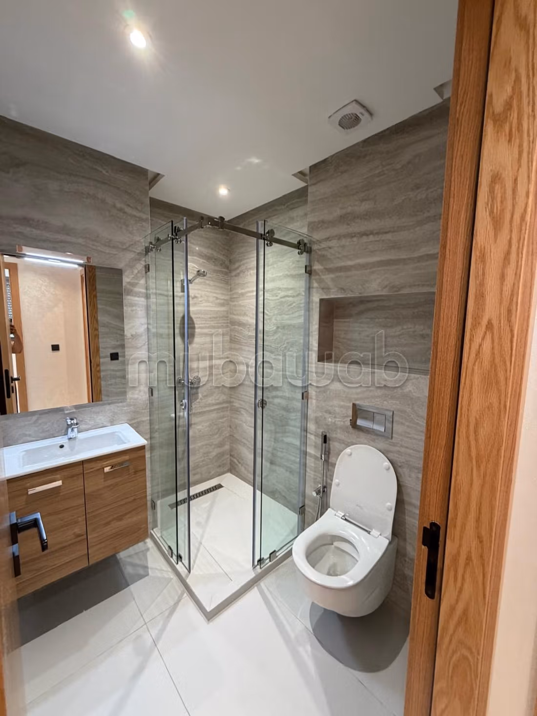Appartamento da acquistare a Administratif. Superficie di 76 m². Impianto di aria condizionata e servizio di conciergerie