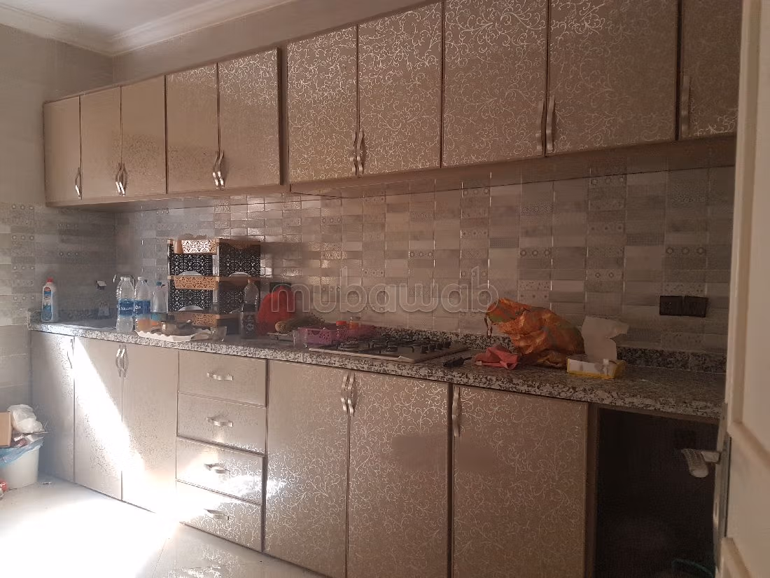 Te koop: huizen in Hay Kassam. 5 Kamers. Terras