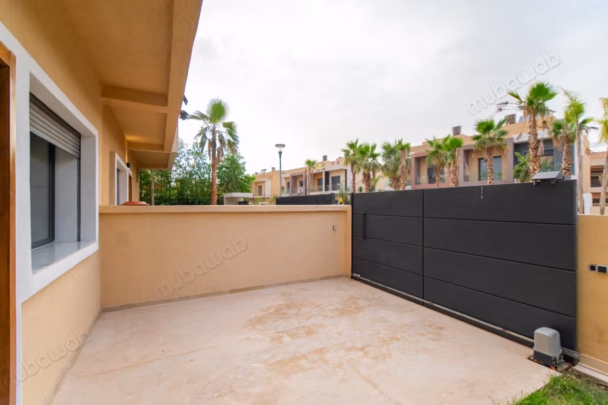 Residenza di lusso in vendita a Route Amizmiz. 6 locali. Giardino e posto auto.