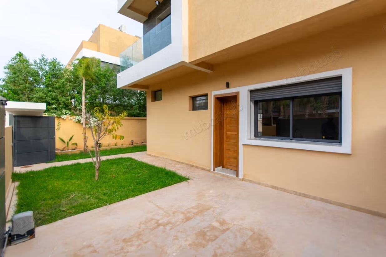 Residenza di lusso in vendita a Route Amizmiz. 6 locali. Giardino e posto auto.