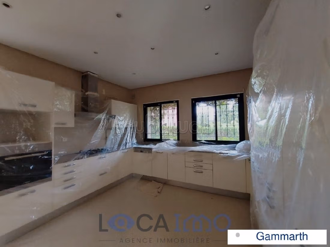 A louer une villa en S3 avec piscine à Gammarth