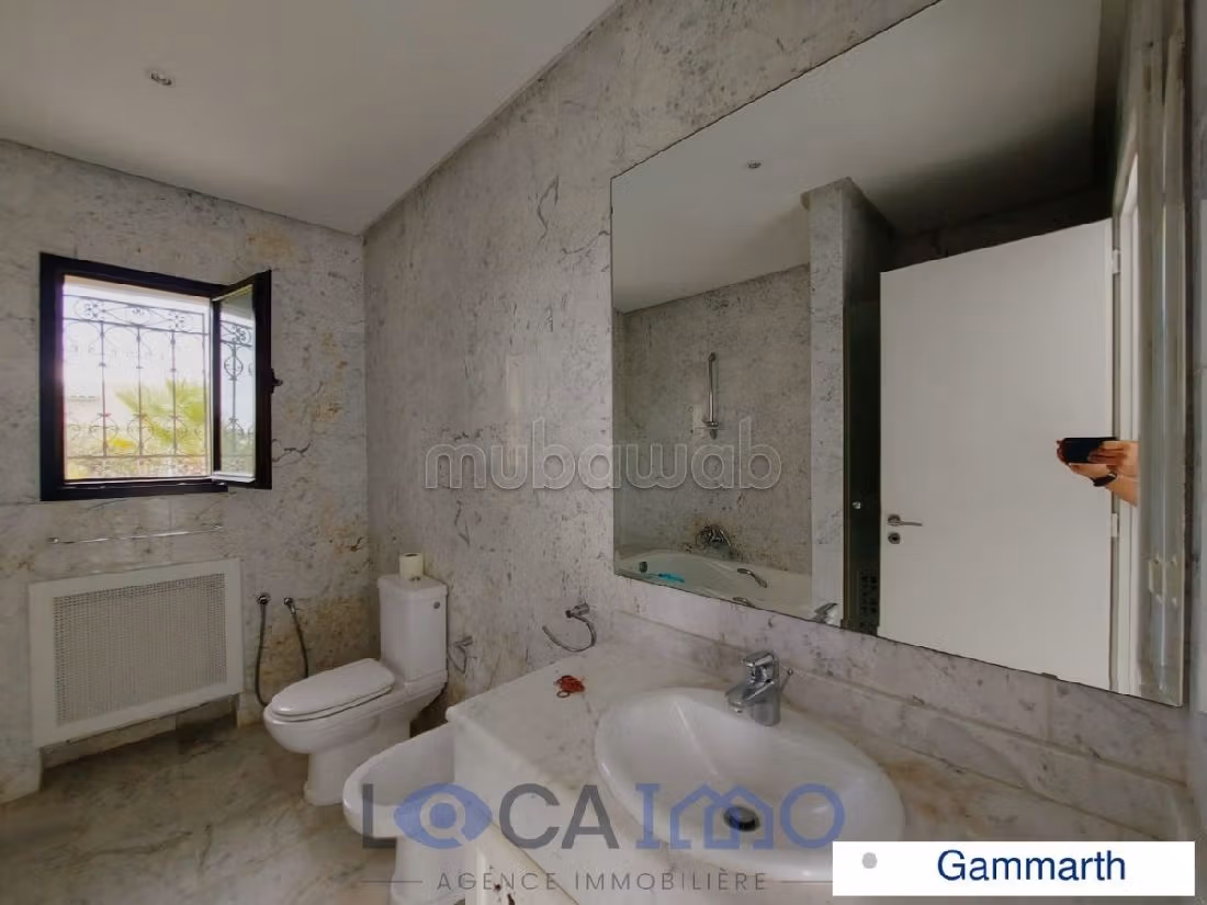 A louer une villa en S3 avec piscine à Gammarth