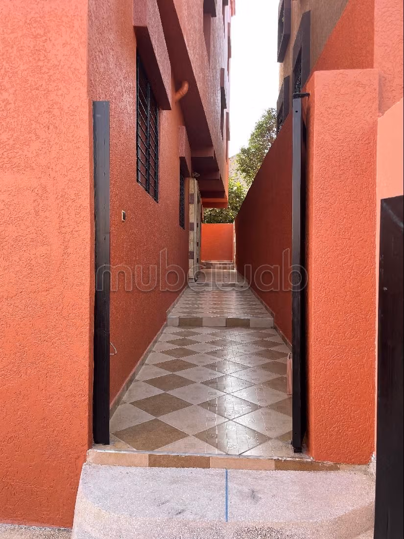 Proprietà in vendita. Superficie totale 720 m². arredato.