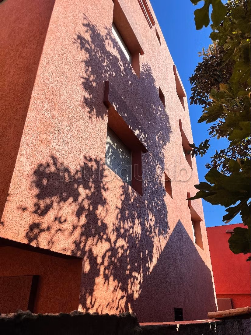 Proprietà in vendita. Superficie totale 720 m². arredato.