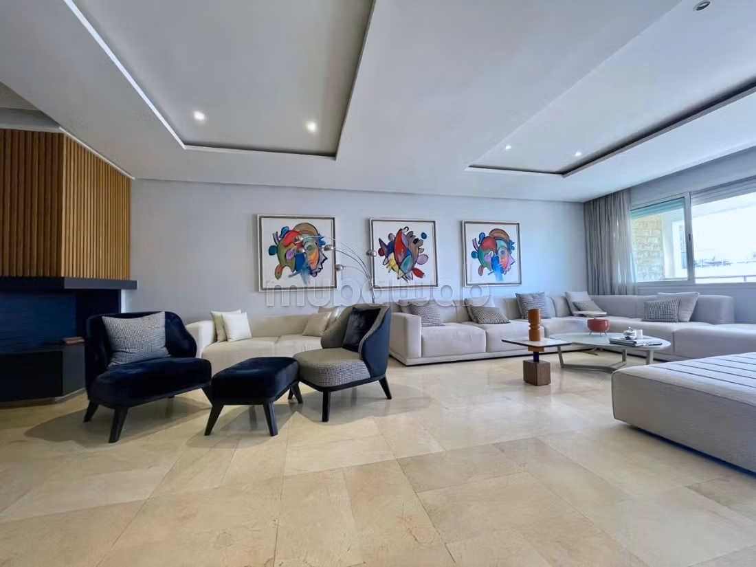 Se alquila este piso en Riyad. Gran superficie 175 m². Amueblado