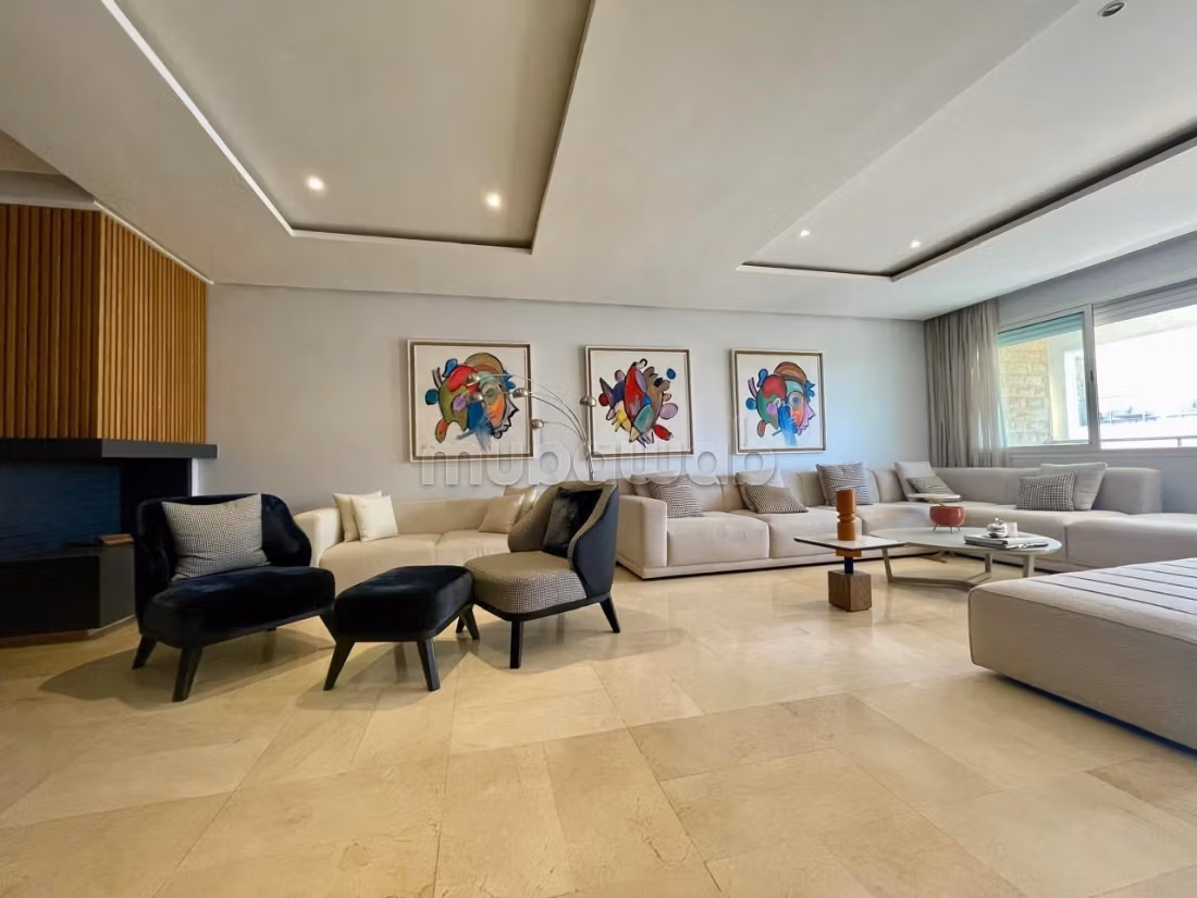 Se alquila este piso en Riyad. Gran superficie 175 m². Amueblado