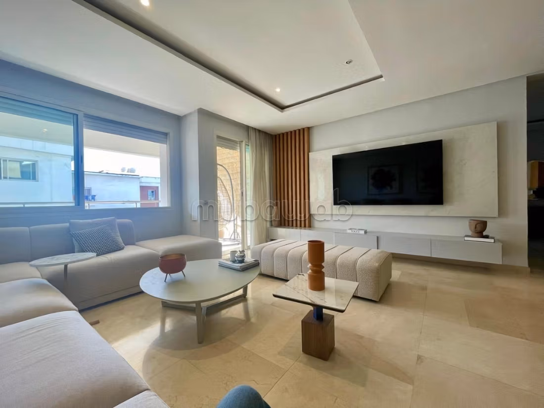 Se alquila este piso en Riyad. Gran superficie 175 m². Amueblado