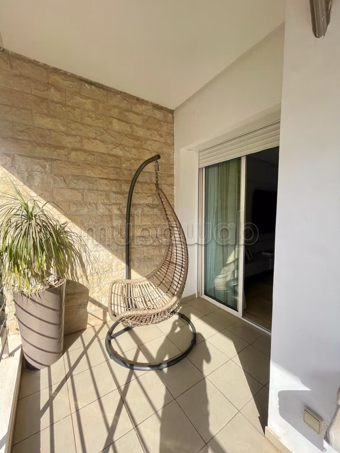 Se alquila este piso en Riyad. Gran superficie 175 m². Amueblado
