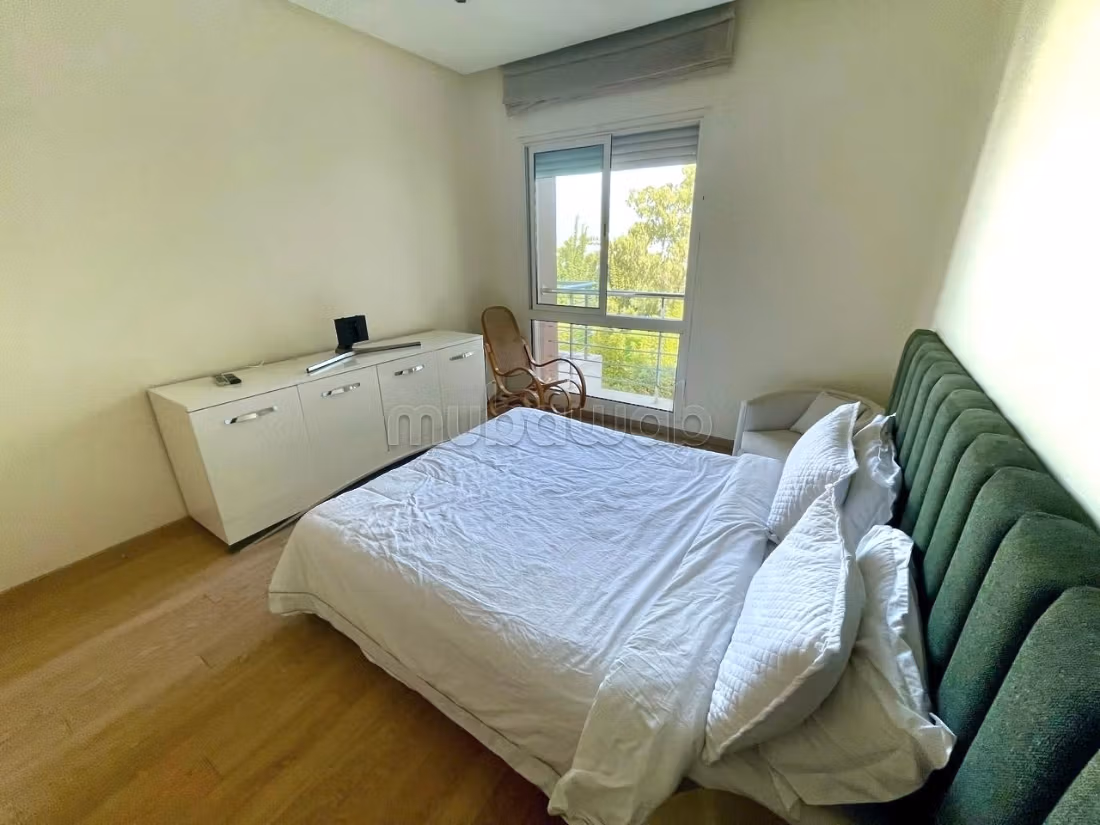Se alquila este piso en Riyad. Gran superficie 175 m². Amueblado