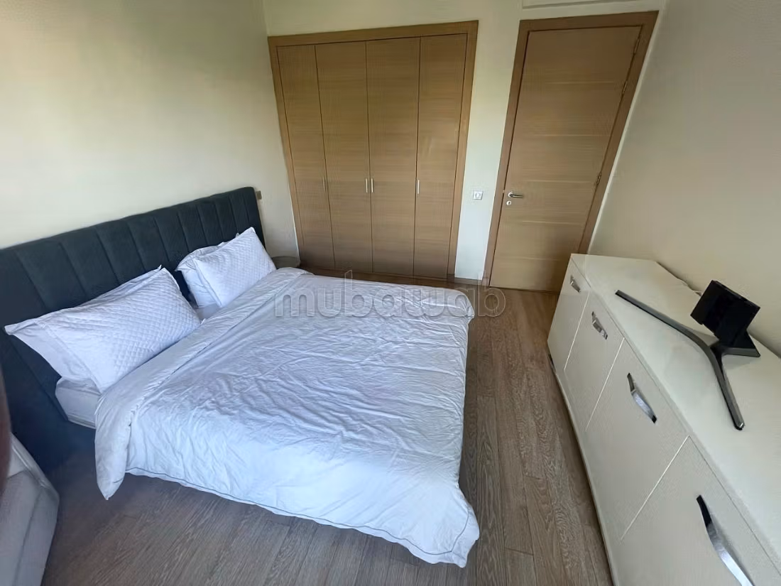Se alquila este piso en Riyad. Gran superficie 175 m². Amueblado