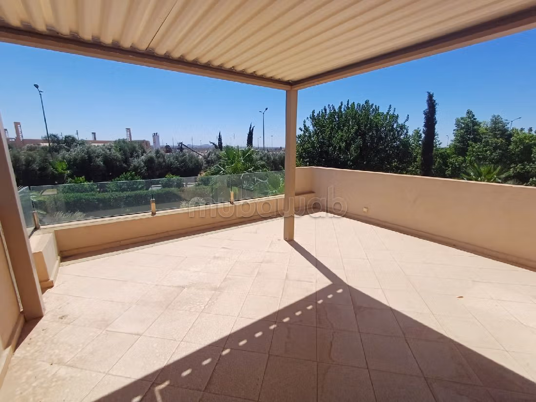 Beautiful villa for rent in Route Casablanca. 5 comfortable rooms. General Satellite Dish, Secured neighbourhood