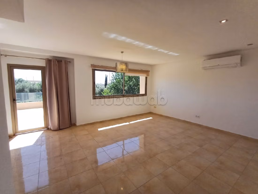 Beautiful villa for rent in Route Casablanca. 5 comfortable rooms. General Satellite Dish, Secured neighbourhood