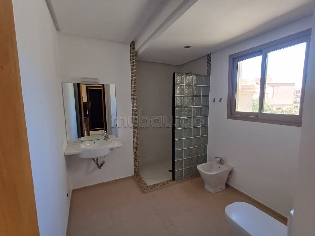 Beautiful villa for rent in Route Casablanca. 5 comfortable rooms. General Satellite Dish, Secured neighbourhood