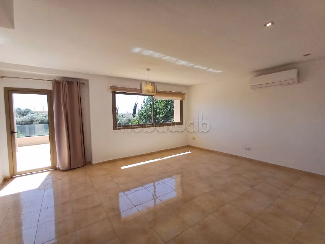 Beautiful villa for rent in Route Casablanca. 5 comfortable rooms. General Satellite Dish, Secured neighbourhood
