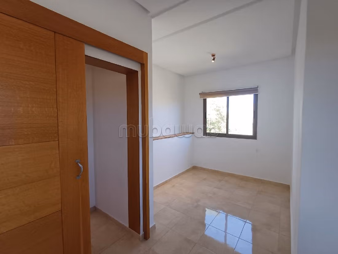 Beautiful villa for rent in Route Casablanca. 5 comfortable rooms. General Satellite Dish, Secured neighbourhood