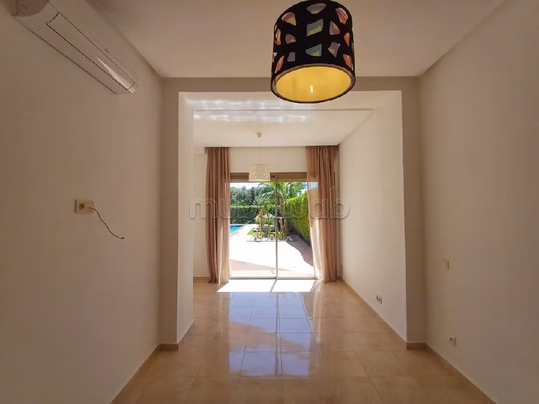 Beautiful villa for rent in Route Casablanca. 5 comfortable rooms. General Satellite Dish, Secured neighbourhood