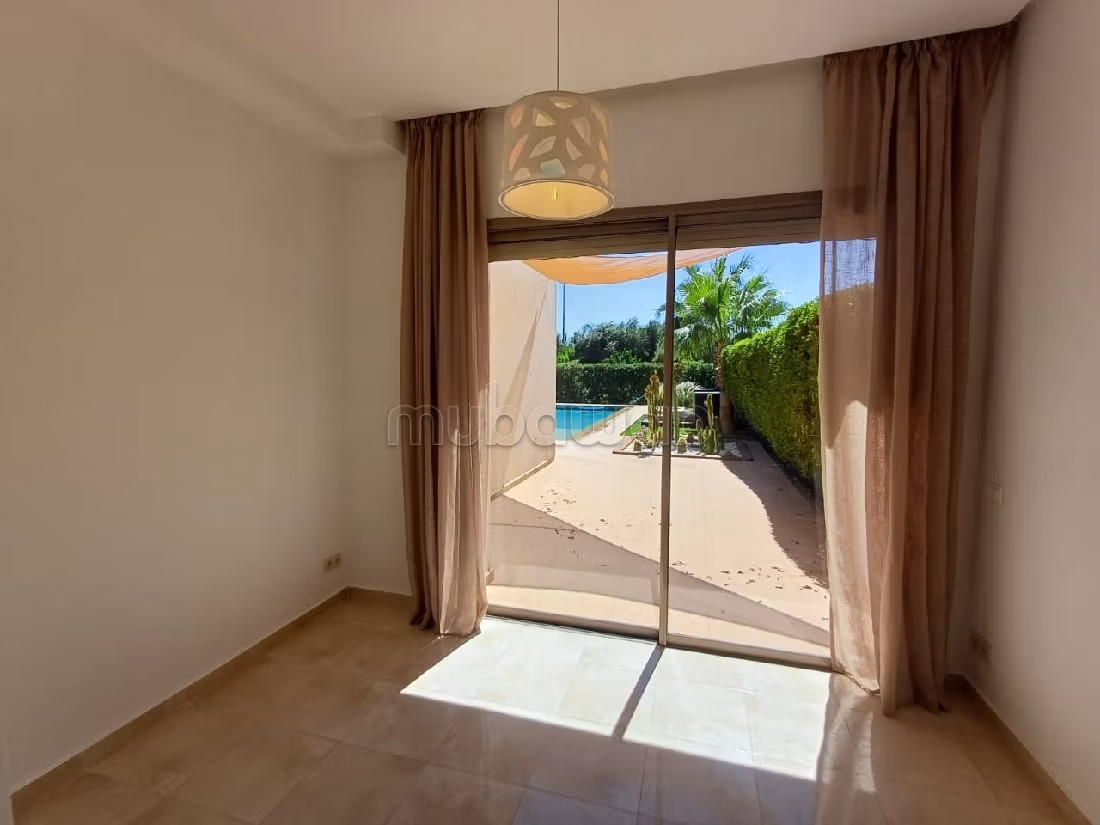 Beautiful villa for rent in Route Casablanca. 5 comfortable rooms. General Satellite Dish, Secured neighbourhood