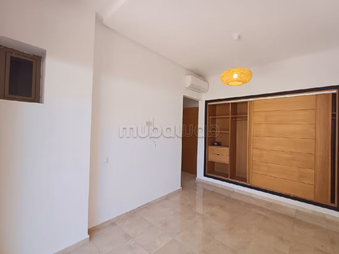 Beautiful villa for rent in Route Casablanca. 5 comfortable rooms. General Satellite Dish, Secured neighbourhood