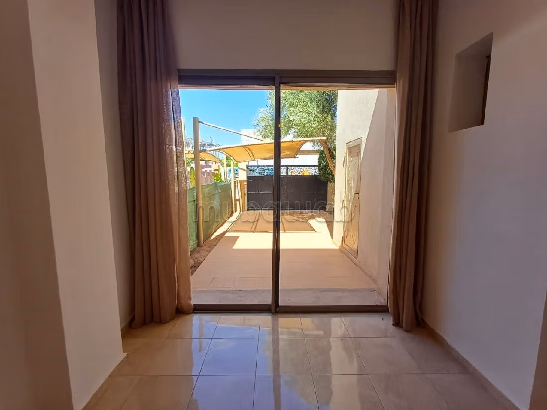 Beautiful villa for rent in Route Casablanca. 5 comfortable rooms. General Satellite Dish, Secured neighbourhood