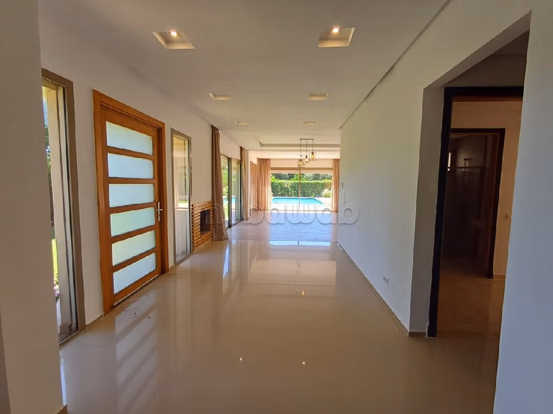Beautiful villa for rent in Route Casablanca. 5 comfortable rooms. General Satellite Dish, Secured neighbourhood