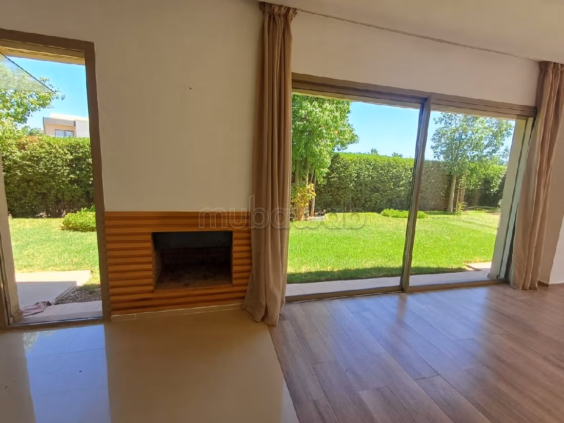 Beautiful villa for rent in Route Casablanca. 5 comfortable rooms. General Satellite Dish, Secured neighbourhood