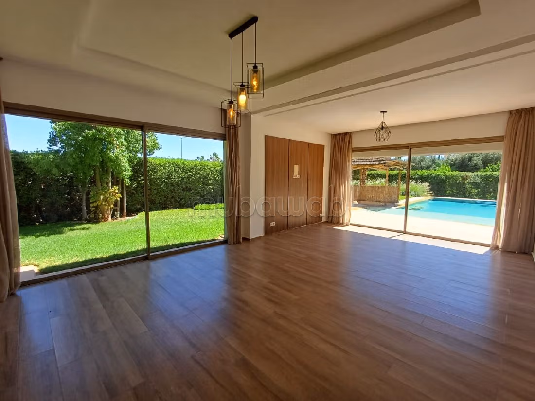 Beautiful villa for rent in Route Casablanca. 5 comfortable rooms. General Satellite Dish, Secured neighbourhood