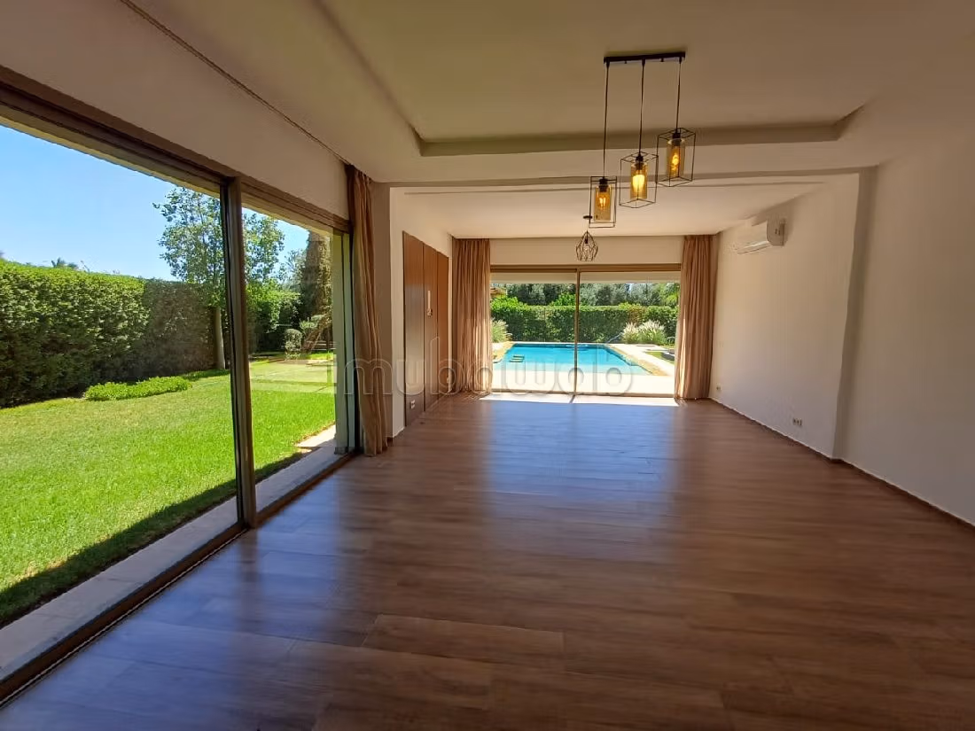 Beautiful villa for rent in Route Casablanca. 5 comfortable rooms. General Satellite Dish, Secured neighbourhood