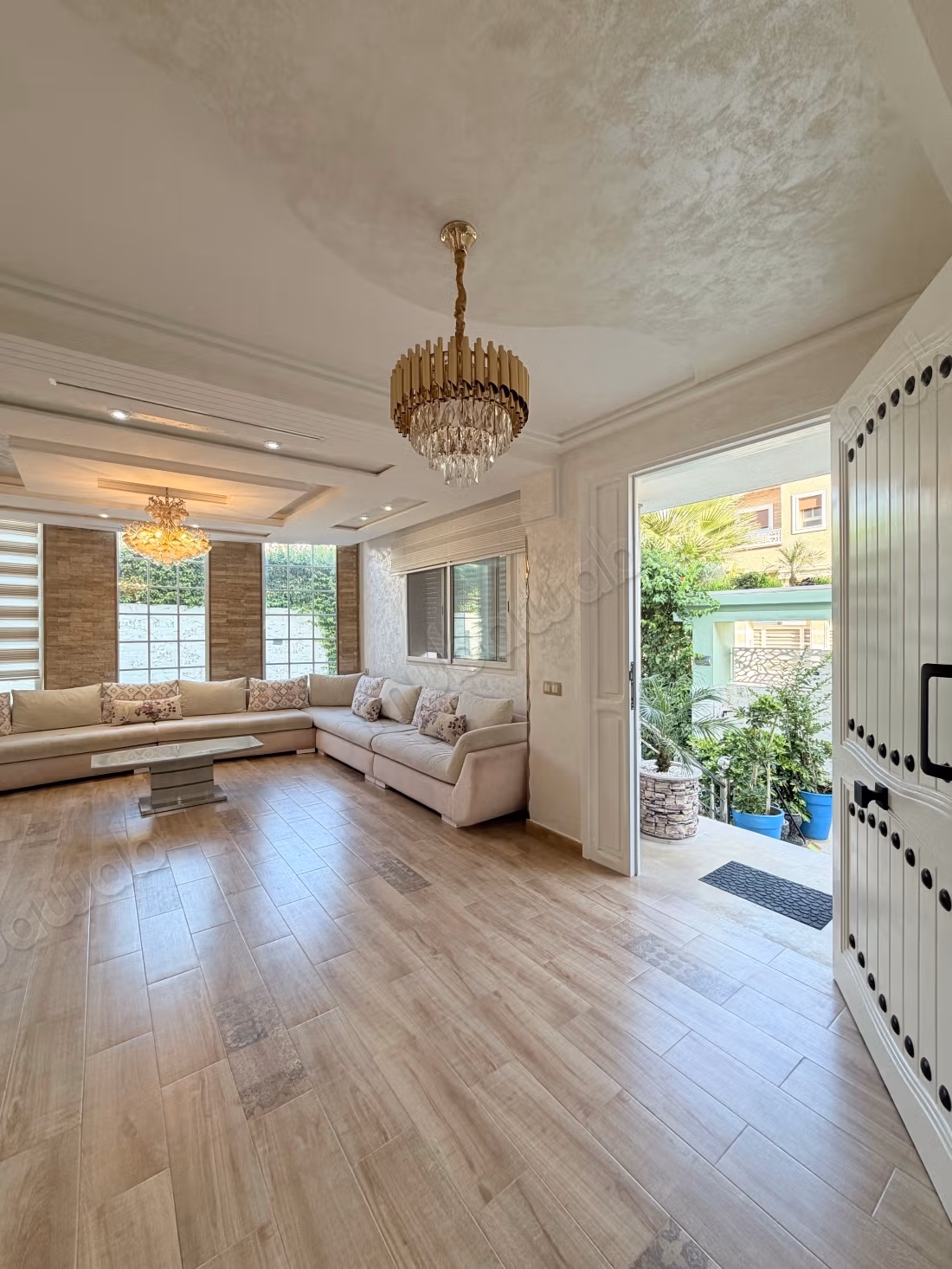 Stunning villa for rent with pool and garden