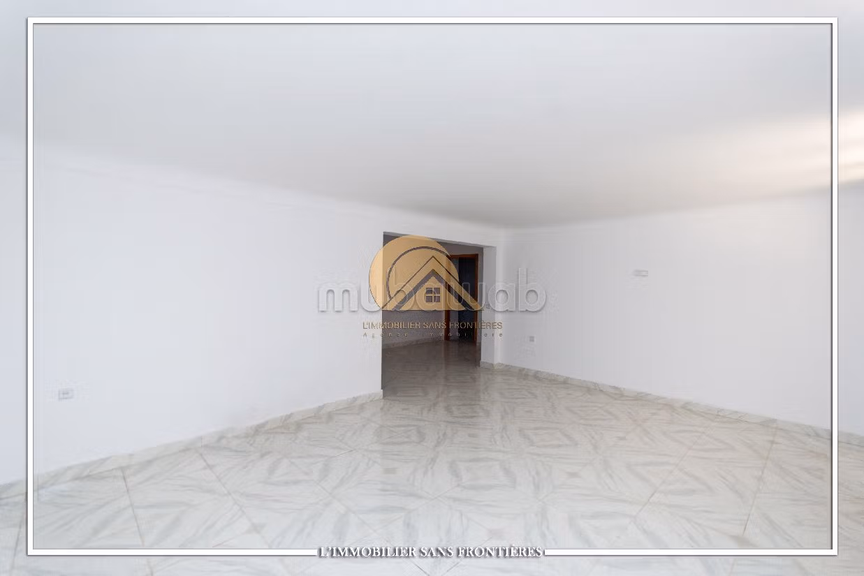 فيلا فاخرة للبيع ب سيدي عابد. 7 غرف. صالة مغربية وصحن فضائي