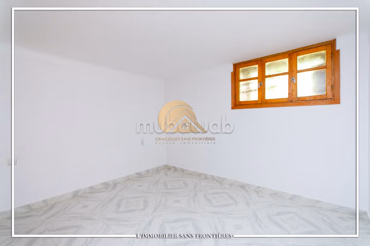 فيلا فاخرة للبيع ب سيدي عابد. 7 غرف. صالة مغربية وصحن فضائي